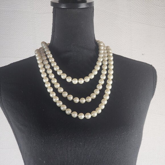 Chico's Extra Long 66" Flapper White Knotted Faux Pearl Unisex Eternity Necklace - Picture 6 of 16